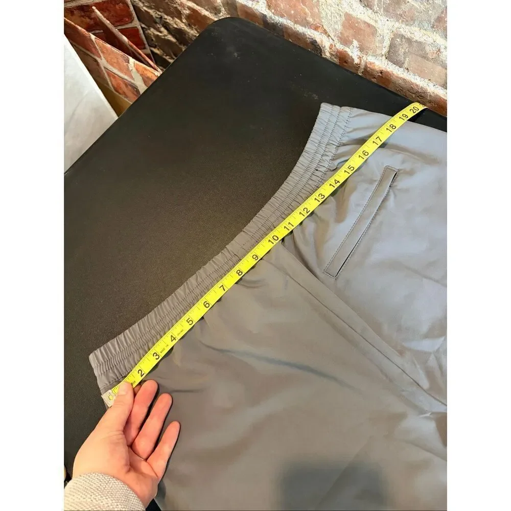 BANANA REPUBLIC • Grey Athletic Shorts • Men’s Size L